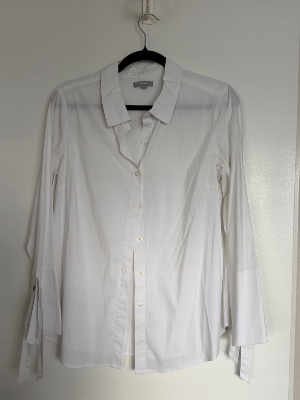 White blouse with detail on sleeve - Size XL